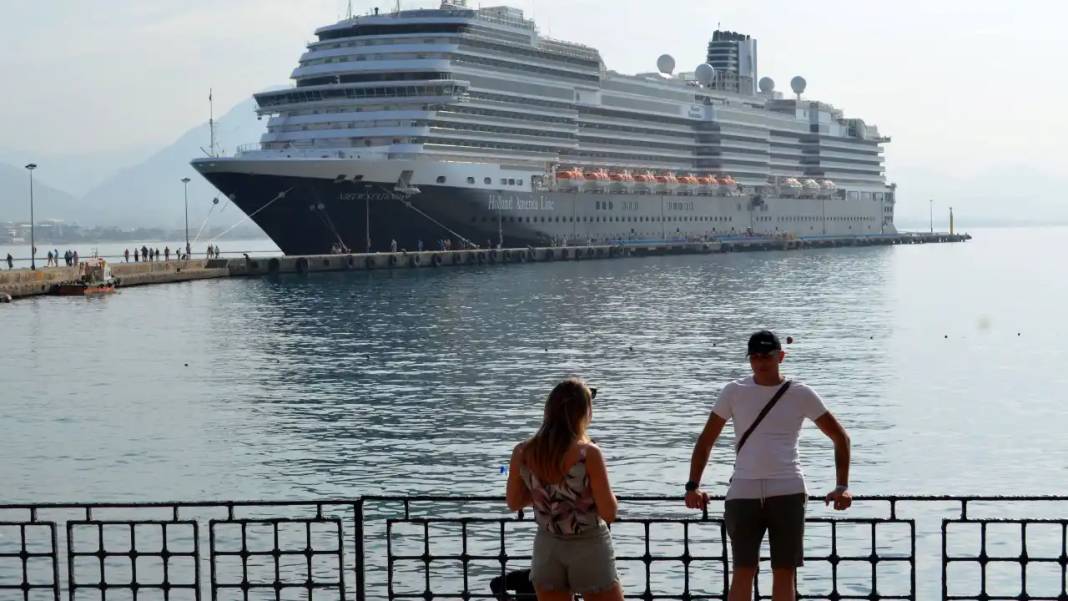 Ege ve Akdeniz Limanlarında Kruvaziyer Rekoru 7